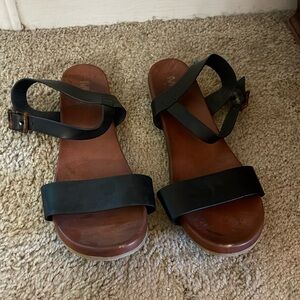 Mia sandals